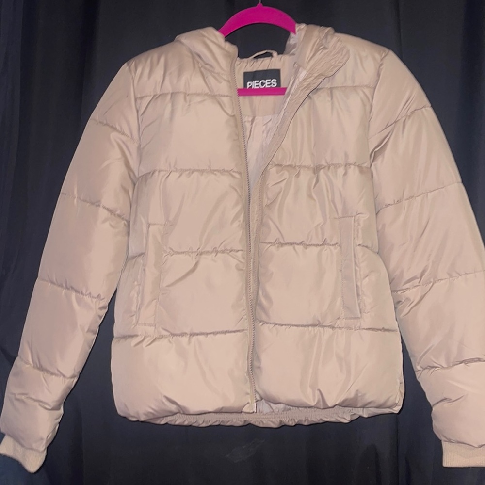 Light puffer coat